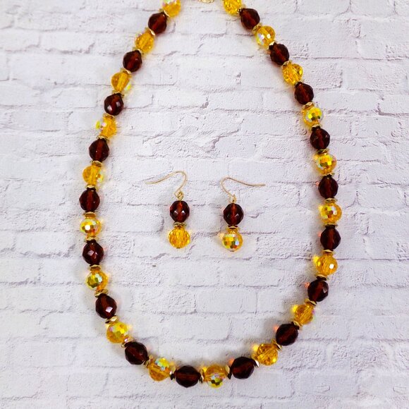 Yellow and brown all glass bead necklace and earring set mixed with gold accent - Picture 6 of 12